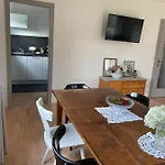 Appartement Haus Mit 6 Schlafzimmer, Pool Und Grossem Garten Mader