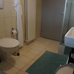 Haus Mit 6 Schlafzimmer, Pool Und Grossem Garten