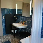 Appartement Haus Mit 6 Schlafzimmer, Pool Und Grossem Garten