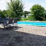 Haus Mit 6 Schlafzimmer, Pool Und Grossem Garten Mader