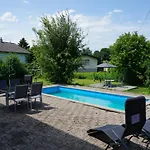 Appartement Haus Mit 6 Schlafzimmer, Pool Und Grossem Garten *