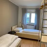 Haus Mit 6 Schlafzimmer, Pool Und Grossem Garten *