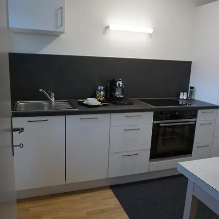 Haus Mit 6 Schlafzimmer, Pool Und Grossem Garten Apartment *