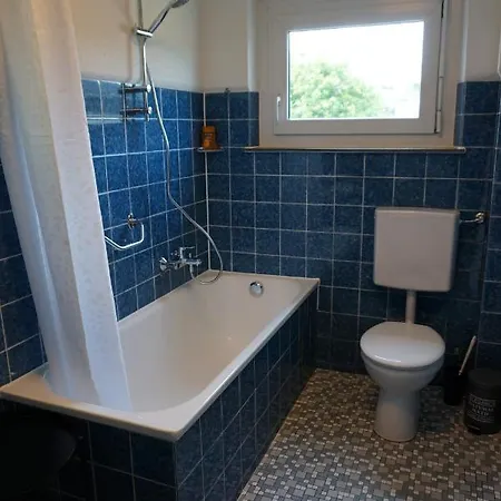 Apartment Haus Mit 6 Schlafzimmer, Pool Und Grossem Garten Mader