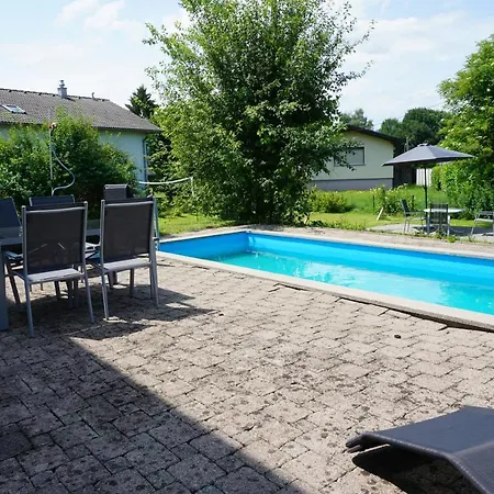Haus Mit 6 Schlafzimmer, Pool Und Grossem Garten Apartment