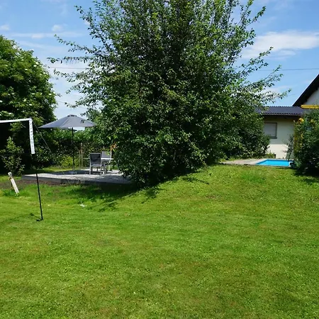 Haus Mit 6 Schlafzimmer, Pool Und Grossem Garten Apartment *