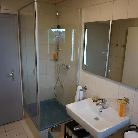 Haus Mit 6 Schlafzimmer, Pool Und Grossem Garten Mader
