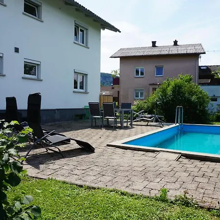 Haus Mit 6 Schlafzimmer, Pool Und Grossem Garten Apartment *