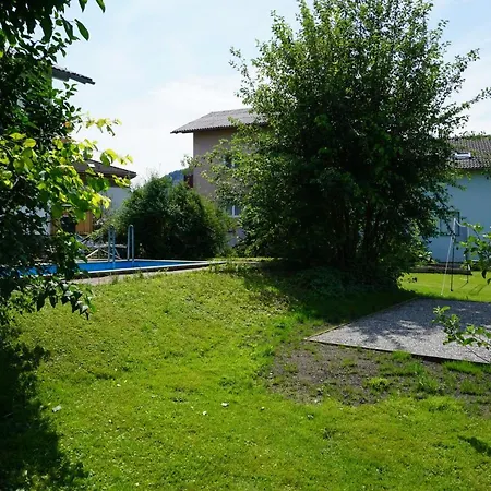 Haus Mit 6 Schlafzimmer, Pool Und Grossem Garten
