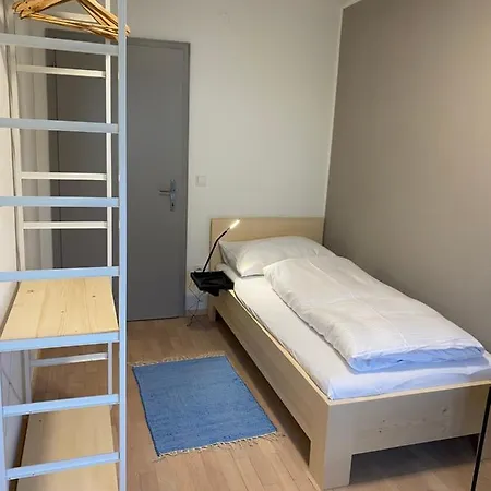 Haus Mit 6 Schlafzimmer, Pool Und Großem Garten Mader