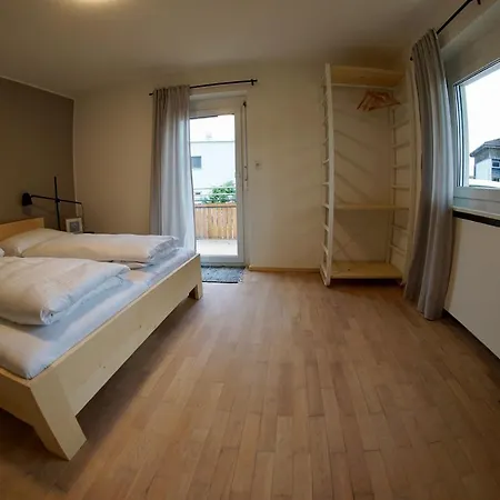 Haus Mit 6 Schlafzimmer, Pool Und Grossem Garten