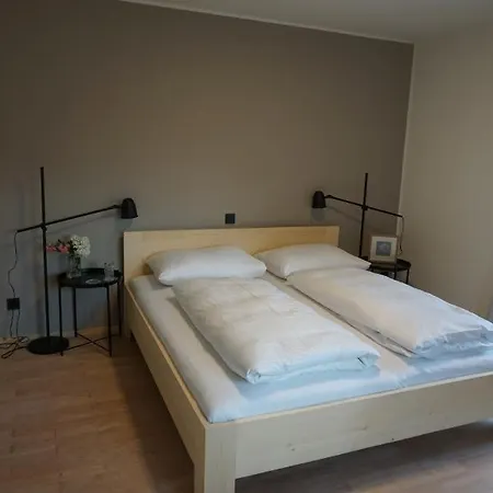 Apartment Haus Mit 6 Schlafzimmer, Pool Und Grossem Garten Mader