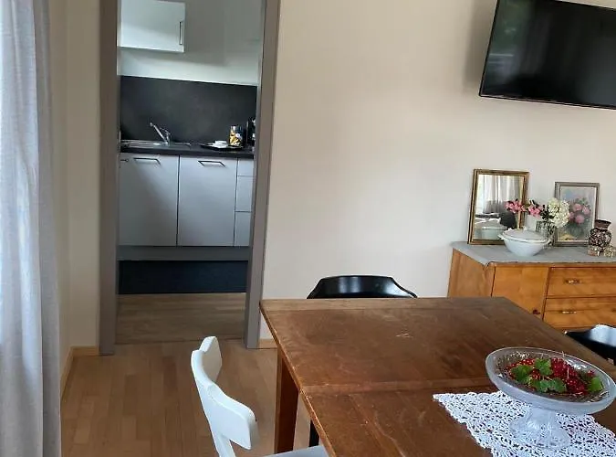 Haus Mit 6 Schlafzimmer, Pool Und Grossem Garten *