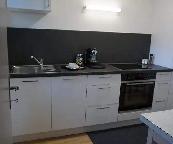 Haus Mit 6 Schlafzimmer, Pool Und Grossem Garten Apartment *