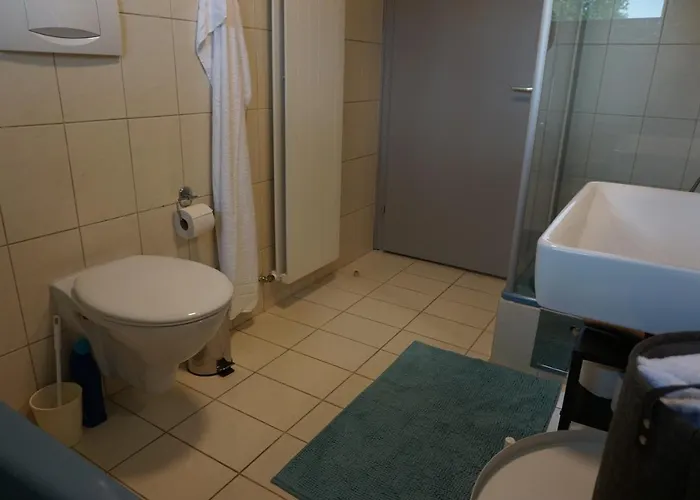 Haus Mit 6 Schlafzimmer, Pool Und Grossem Garten