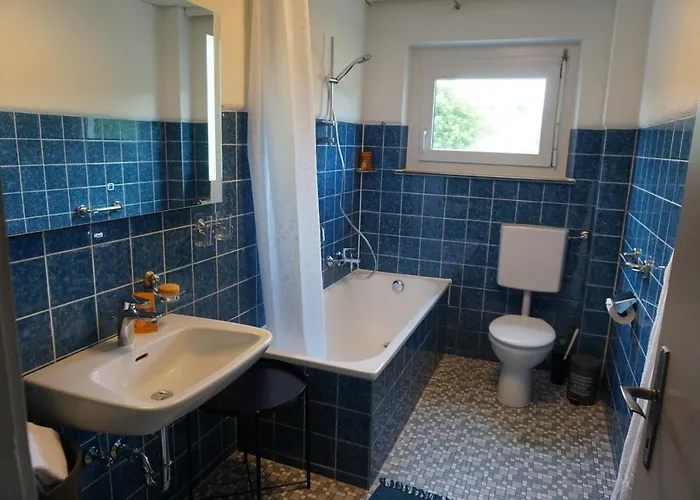 Haus Mit 6 Schlafzimmer, Pool Und Grossem Garten Apartment