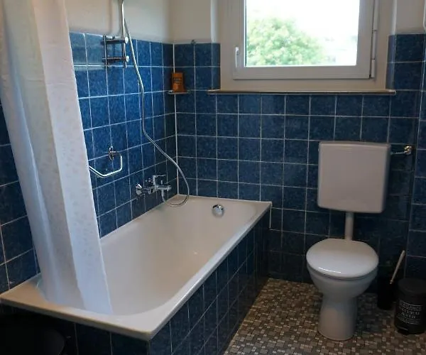 Apartment Haus Mit 6 Schlafzimmer, Pool Und Grossem Garten Mader