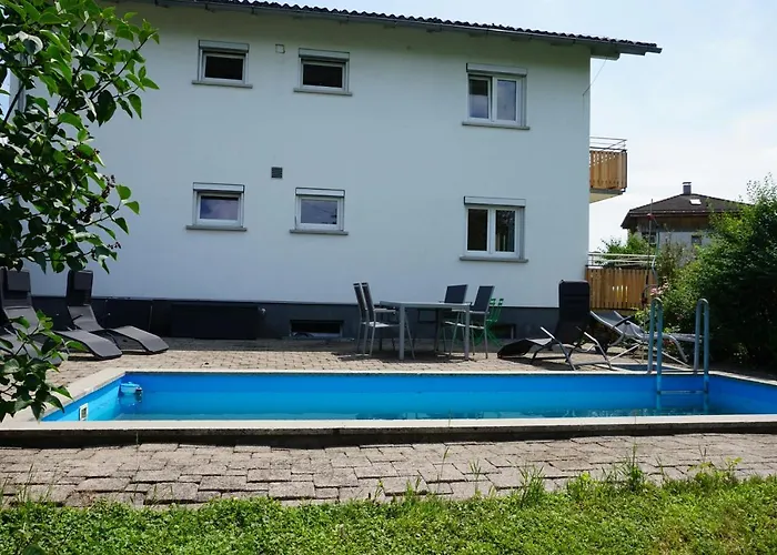 Haus Mit 6 Schlafzimmer, Pool Und Grossem Garten Apartment *