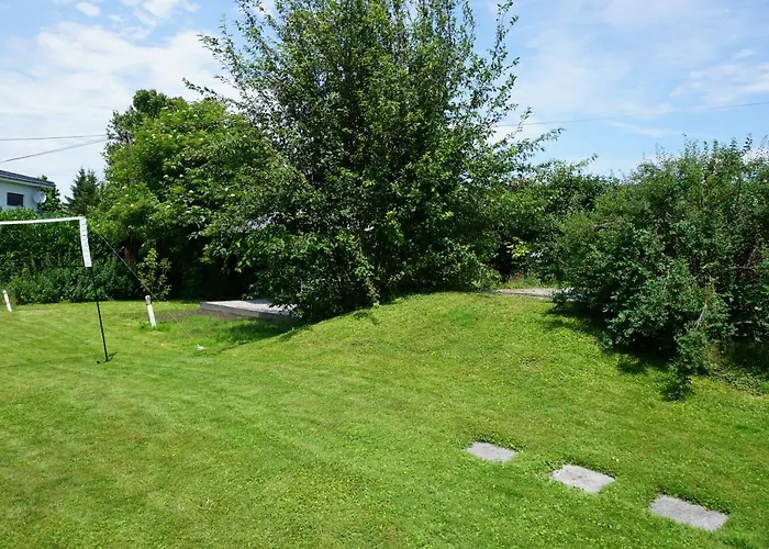 Apartment Haus Mit 6 Schlafzimmer, Pool Und Grossem Garten Mader