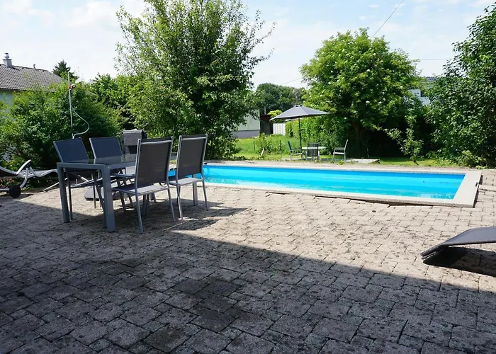 Haus Mit 6 Schlafzimmer, Pool Und Grossem Garten Mader
