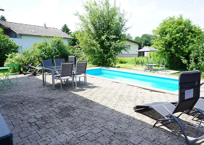 Haus Mit 6 Schlafzimmer, Pool Und Grossem Garten Mader