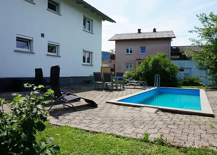 Haus Mit 6 Schlafzimmer, Pool Und Grossem Garten Apartment *