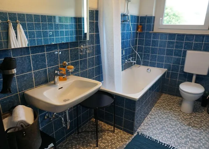 Apartment Haus Mit 6 Schlafzimmer, Pool Und Grossem Garten Mader