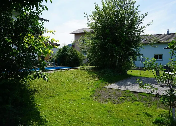 Haus Mit 6 Schlafzimmer, Pool Und Grossem Garten