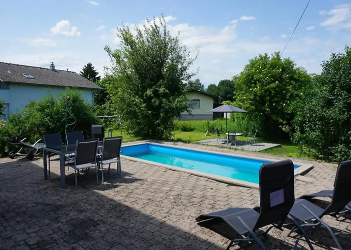 Apartment Haus Mit 6 Schlafzimmer, Pool Und Grossem Garten *