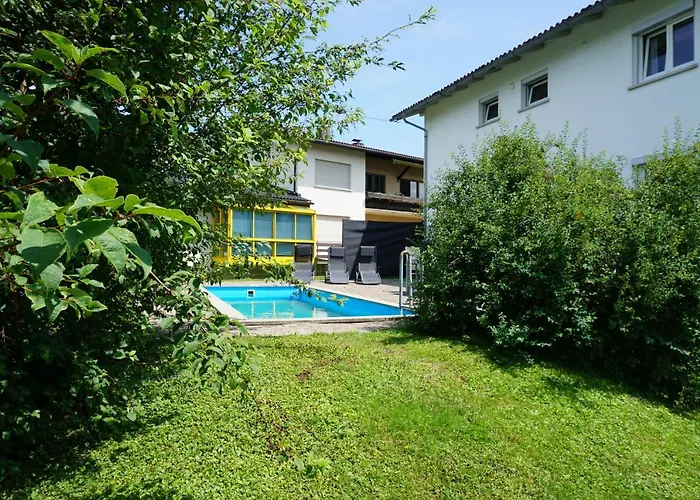 Apartment Haus Mit 6 Schlafzimmer, Pool Und Grossem Garten Mader