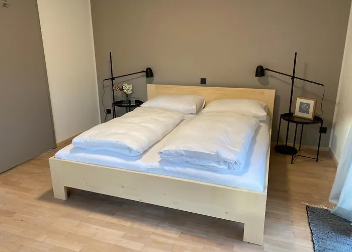 Haus Mit 6 Schlafzimmer, Pool Und Grossem Garten *